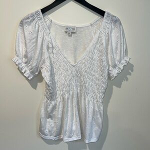Women’s short sleeve white eyelet blouse size small